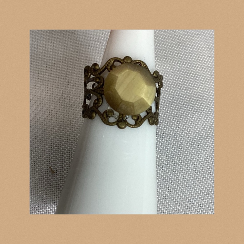 Elegant Gold-Toned Filigree Ring